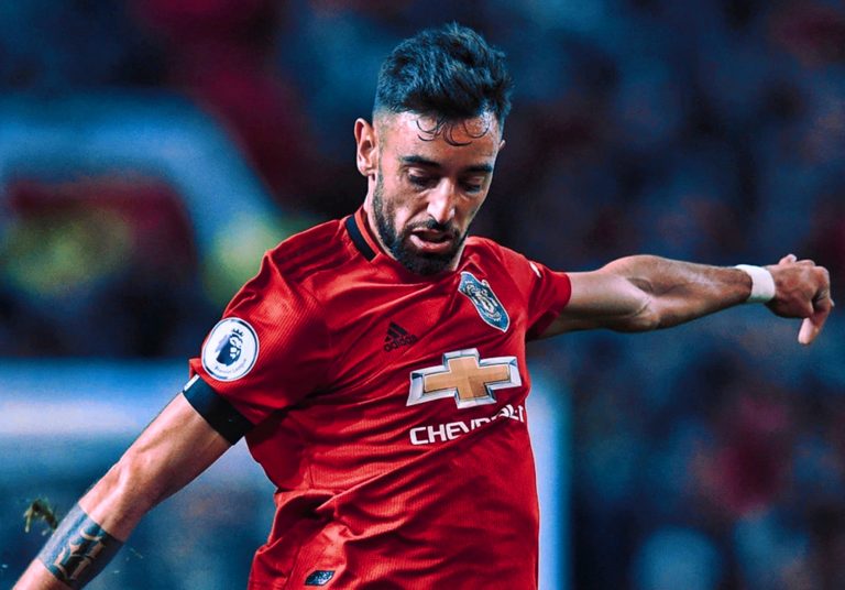 Photo - Man United star Bruno Fernandes shows off his ...