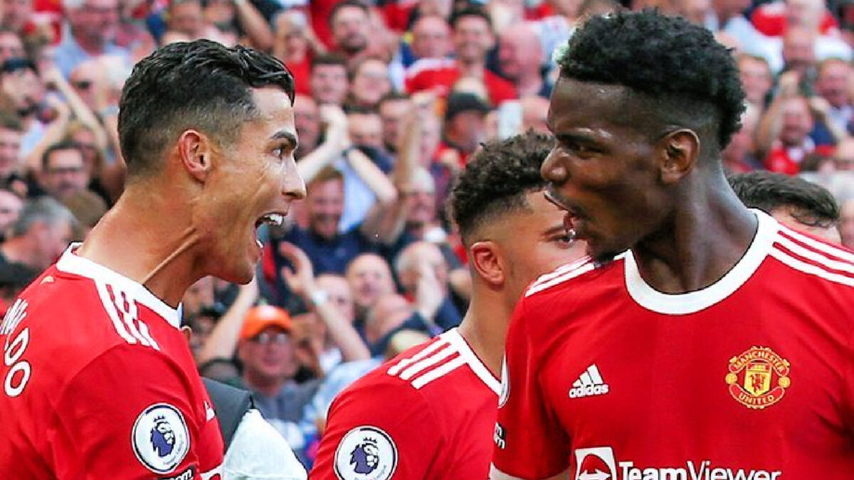 Cristiano Ronaldo celebrates with Paul Pogba