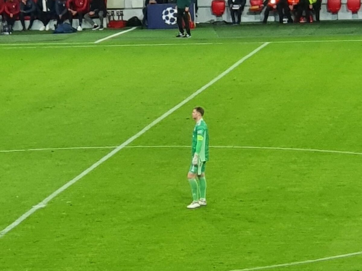 Manuel Neuer against Benfica