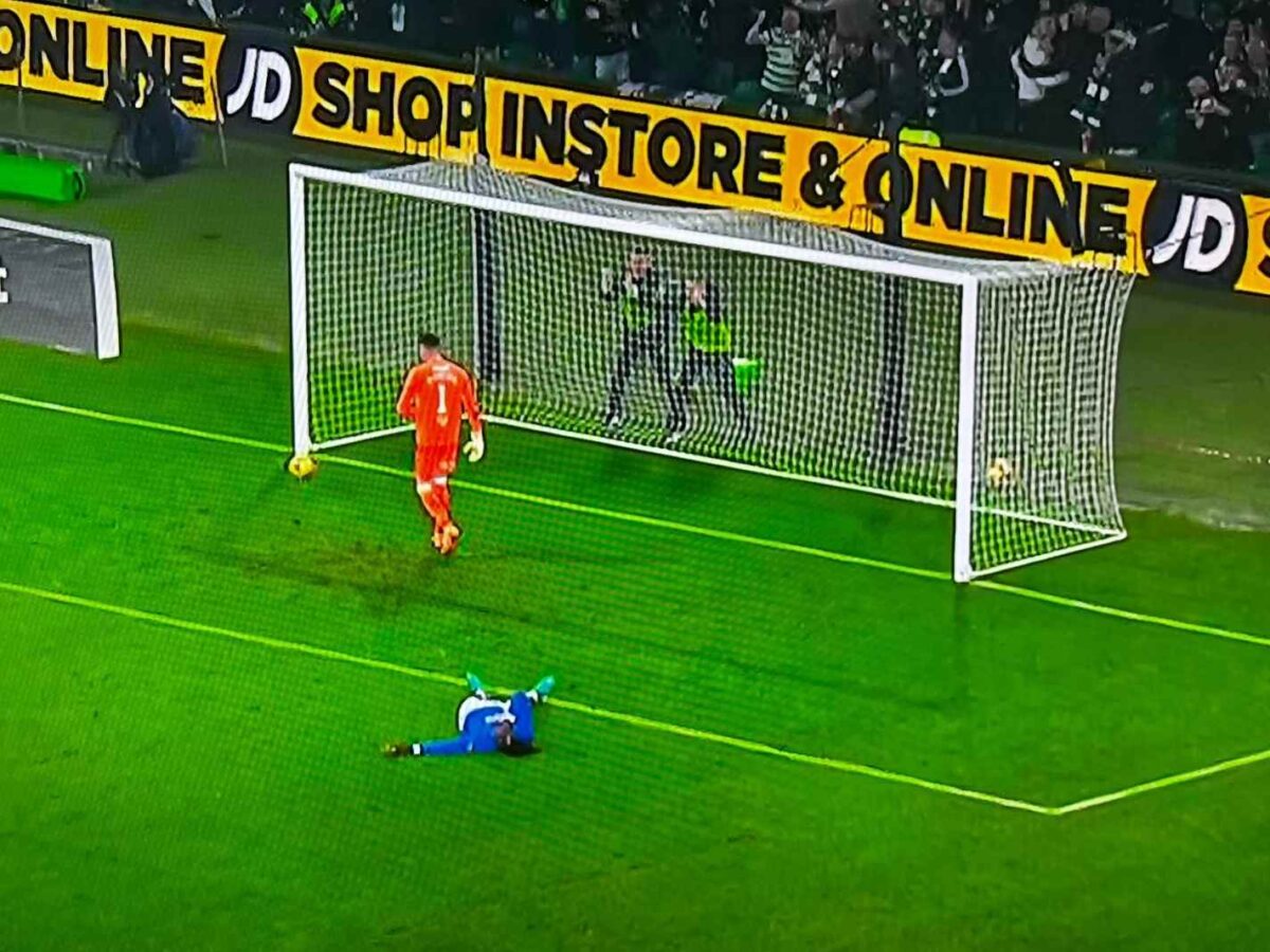 Celtic ball boys torment Allan McGregor with classic sithousery