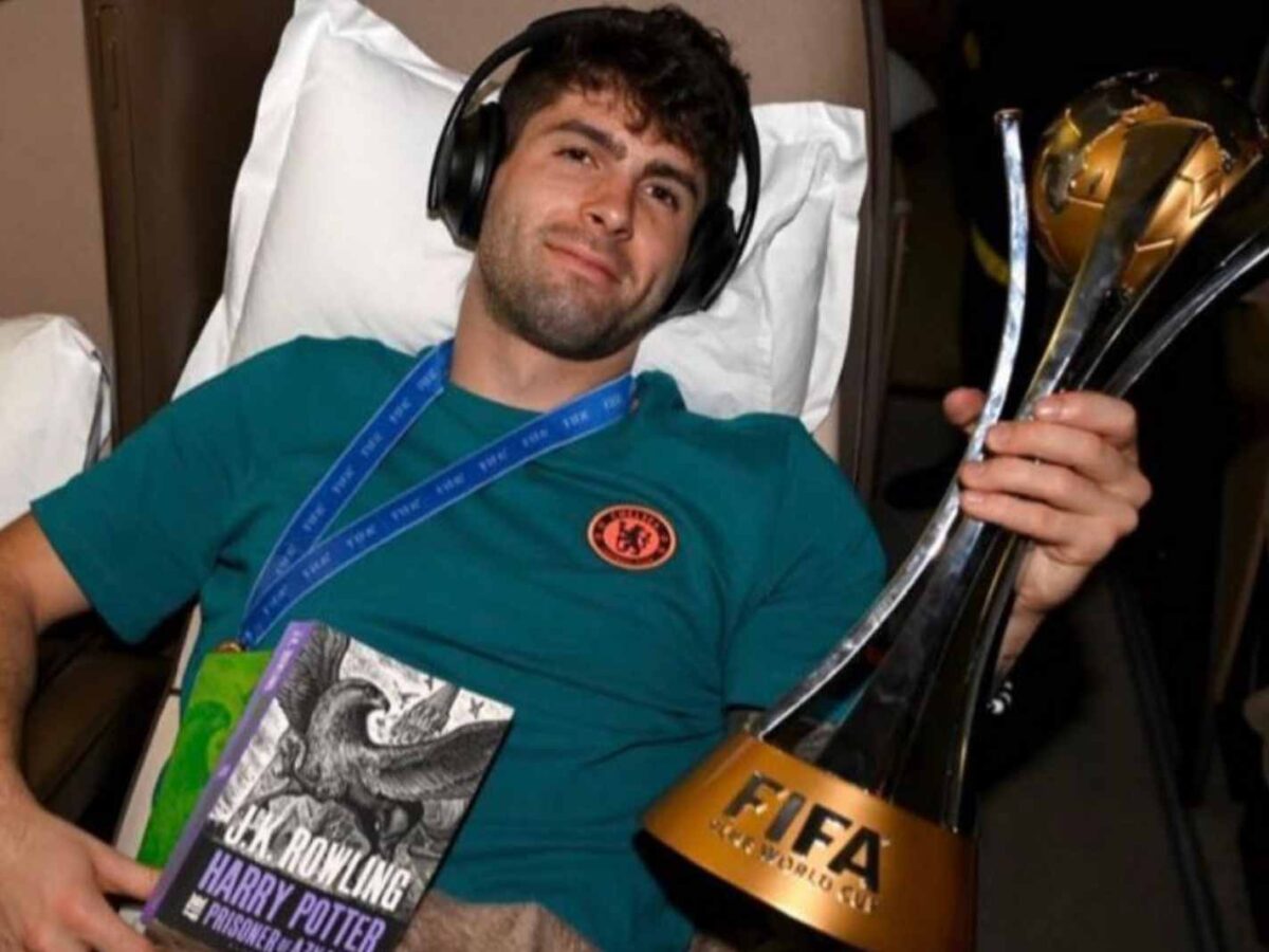 Christian Pulisic seen reading Prisoner Of Azkaban on his flight back to London