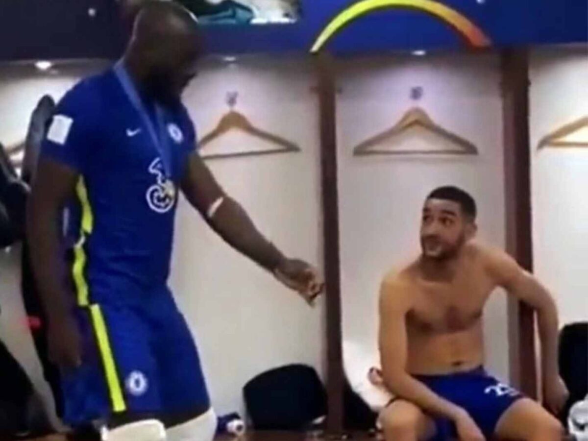 Hakim Ziyech is less than impressed with Lukaku's absurd dance