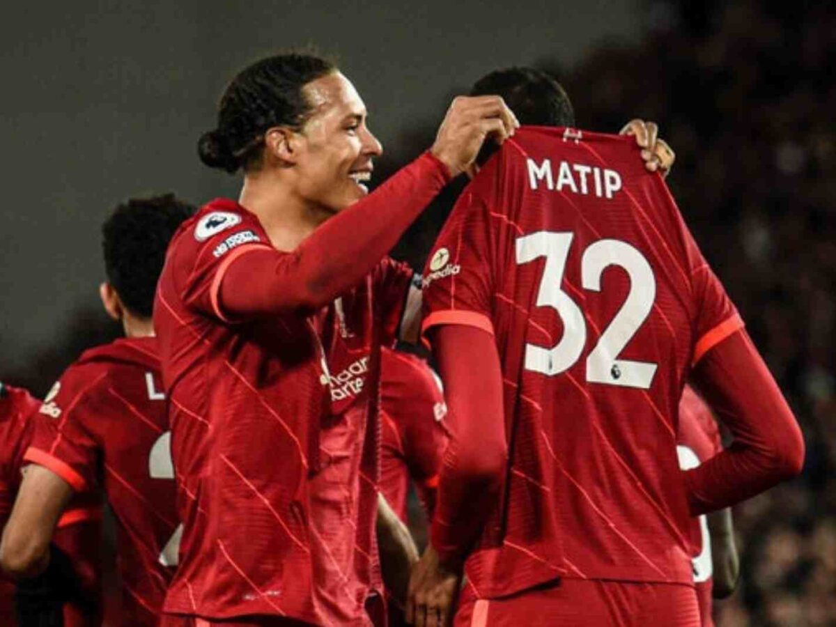 wholesome moment between Matip and Van Dijk against Leeds United (1)