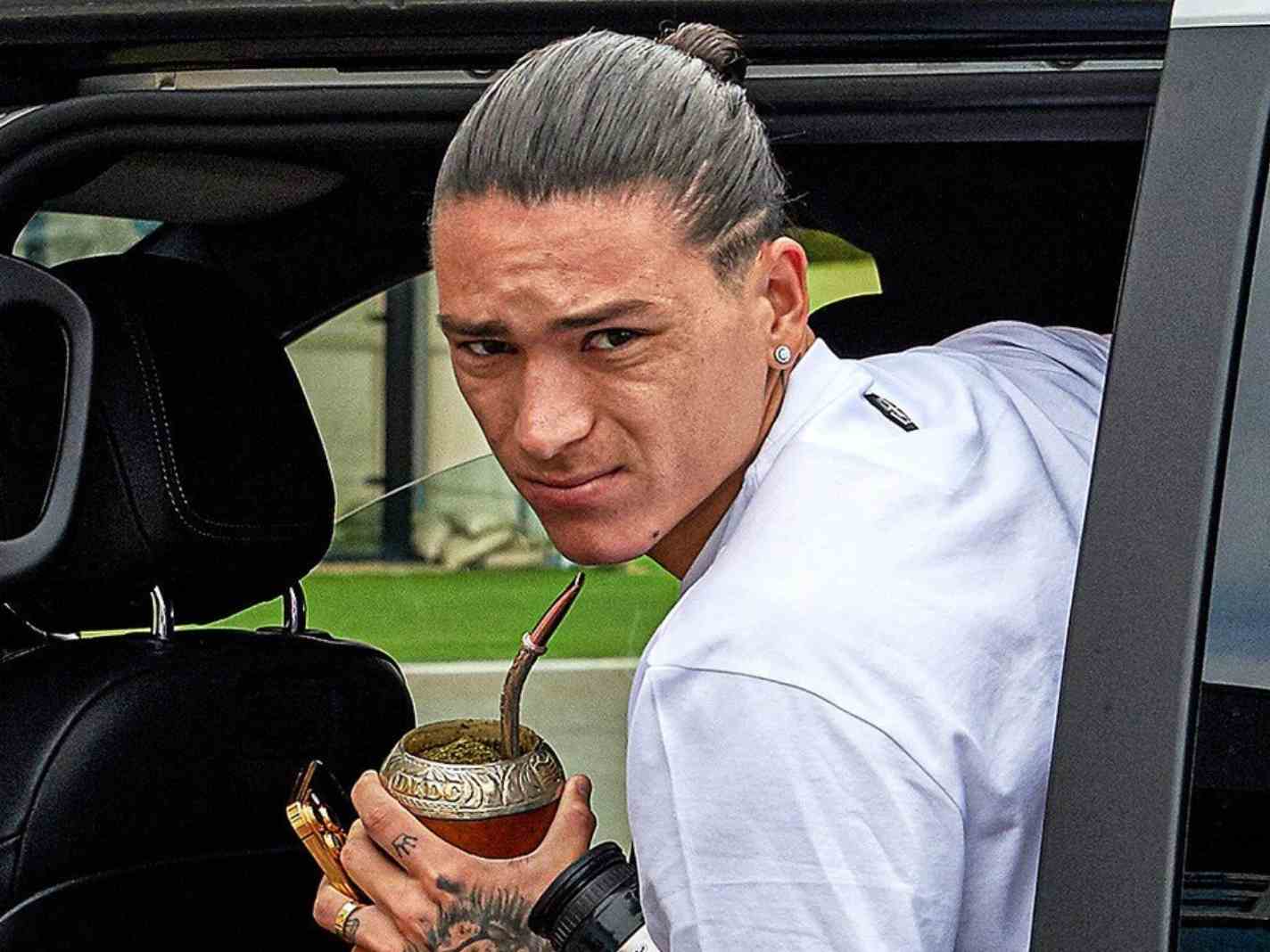 Darwin Nunez becomes latest footballer to be seen drinking Yerba Mate –  Thick Accent