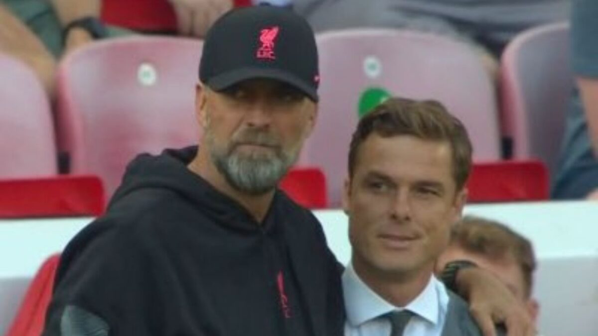 Jurgen Klopp comforting Scott Parker