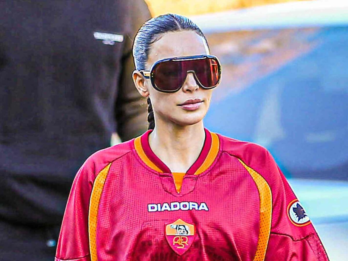 Look Kim Kardashian Steps Out In La Wearing Retro As Roma Kit Thick Accent