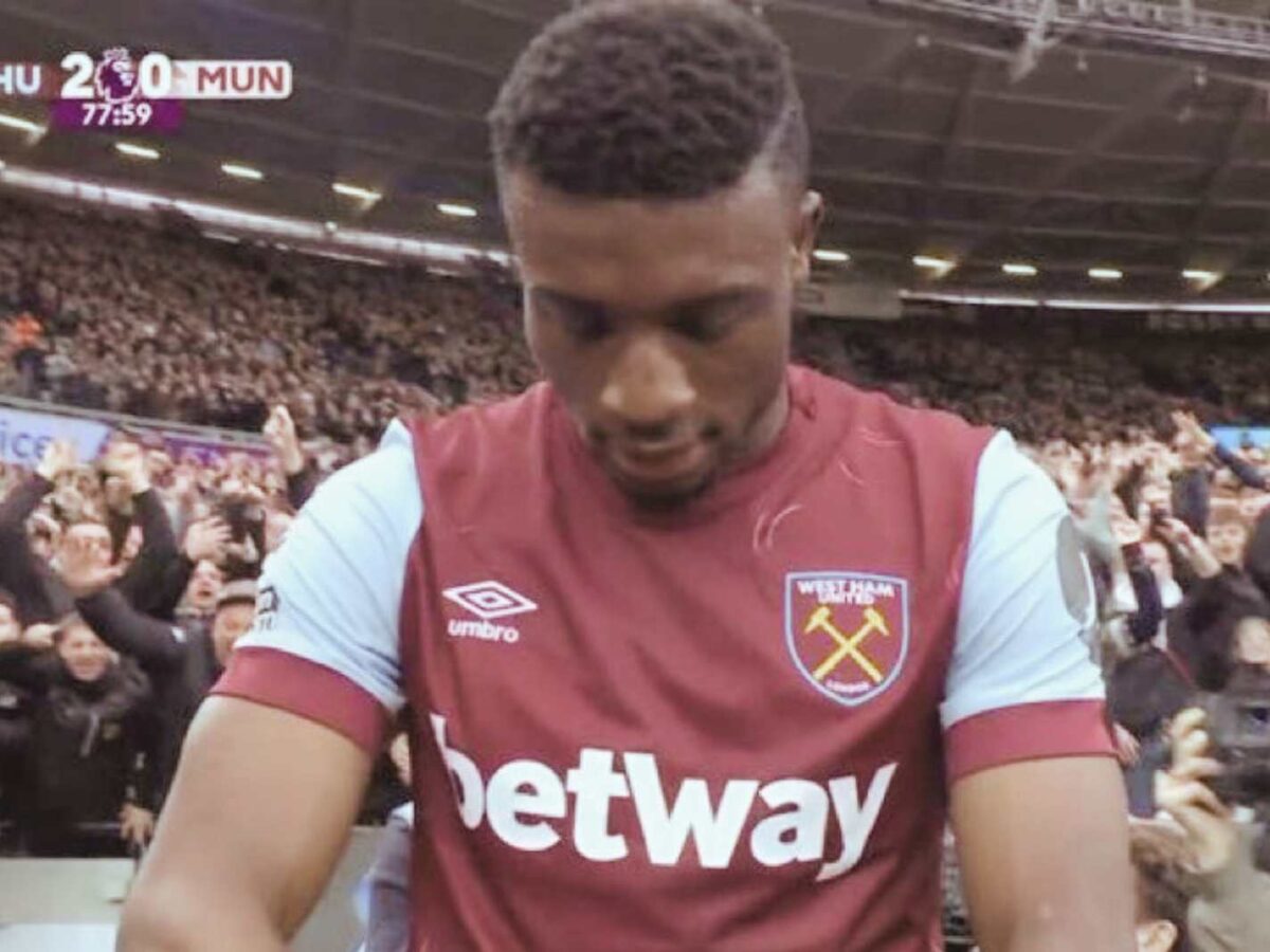 Mohammed Kudus Sitting in the advertising board celebration after scoring against Man United