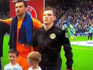 Photo of Andy Robertson with Parrot on His Shoulder Goes Viral Real or Fake
